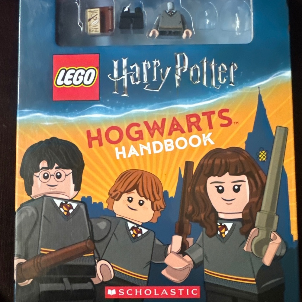 Lego Harry Potter Hogwarts handbook Edition by Scholastic